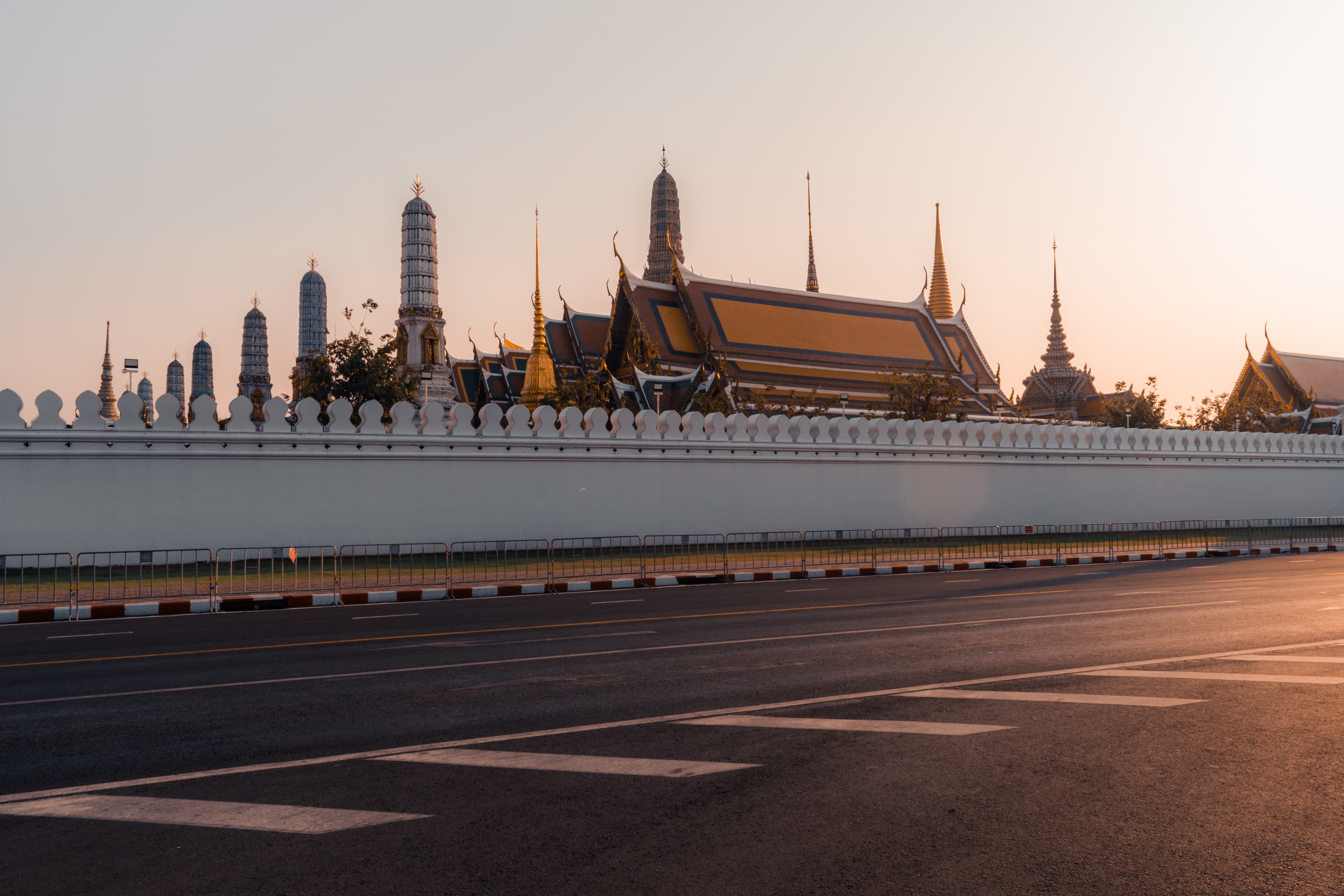 This is what a palace supposed to be, no traffic.