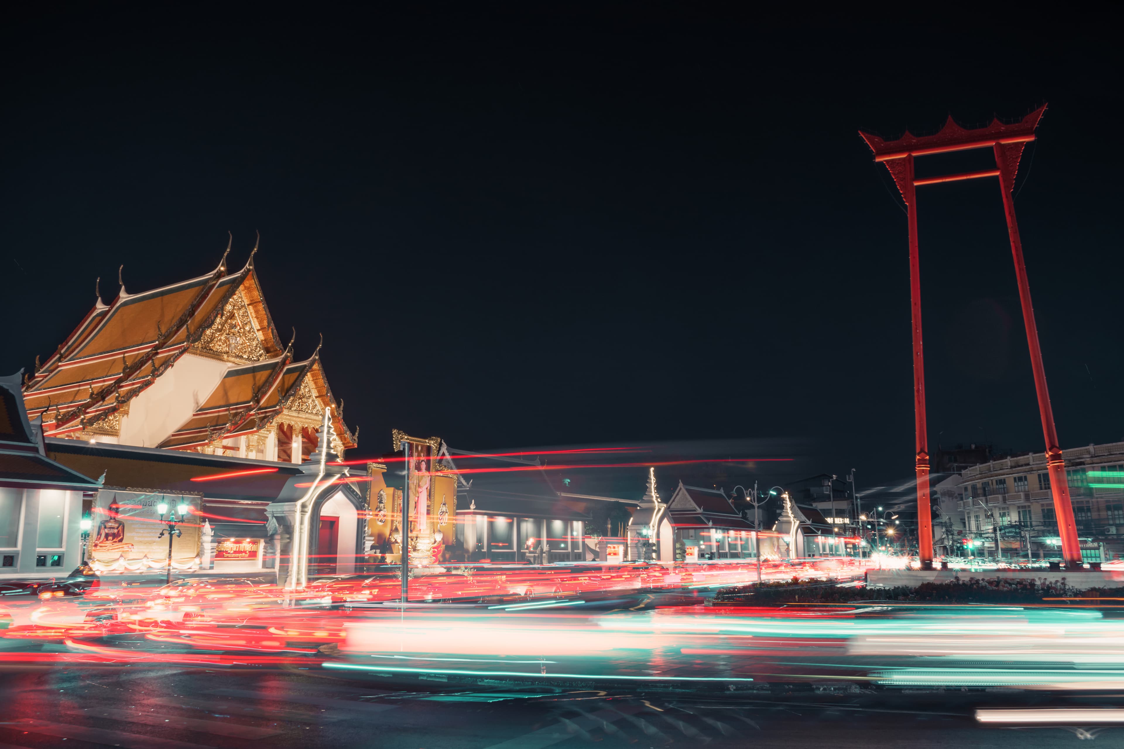 Giant Swing with dynamic traffic light trails