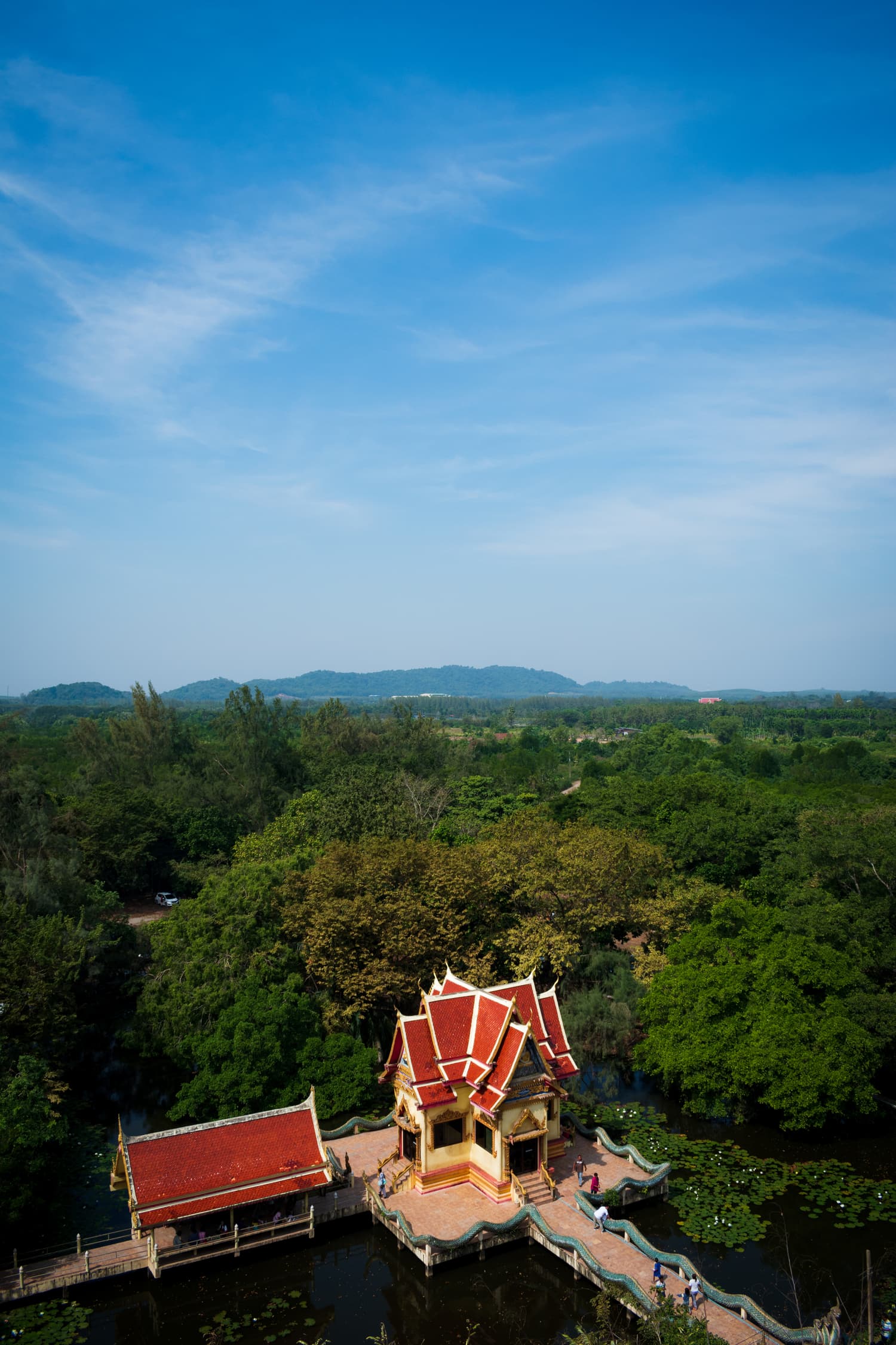 Kong Din temple, Rayong. Look how tranquil it is!